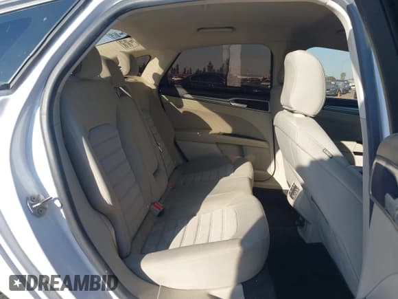 ✅ 2020 Ford Fusion SE • VIN: 3FA6P0LU5LR266094 • Lot: 43575328. Wystawiony na IAAI z przebiegiem 159 974 mil. Bezpłatny archiwum sprzedaży aukcyjnych z USA i szczegółowy raport historii pojazdu na DreamBid. Zdjęcie 8.