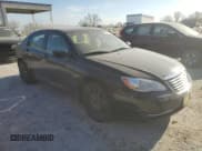 ✅ 2014 Chrysler 200 LX • VIN: 1C3CCBAB5EN167775 • Лот: 50332175. Опубликован ранее на Copart с пробегом 178 543 миль. Бесплатный доступ к архиву аукционных продаж из США и подробный отчёт об истории автомобиля на DreamBid. Изображение 4.
