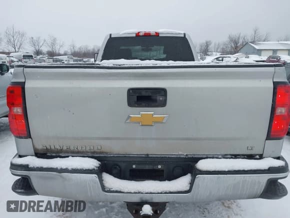 ✅ 2015 Chevrolet Silverado 2500HD LT • VIN: 1GC2KVEG4FZ555799 • Lot: 41308705. Wystawiony na IAAI z przebiegiem 206 455 mil. Bezpłatny archiwum sprzedaży aukcyjnych z USA i szczegółowy raport historii pojazdu na DreamBid. Zdjęcie 17.
