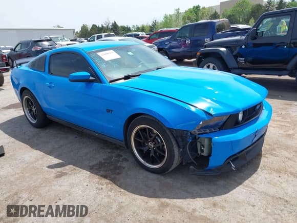 ✅ 2010 Ford Mustang GT • VIN: 1ZVBP8CH0A5113940 • Лот: 42068181. Опубликован ранее на IAAI с пробегом 131 760 миль. Бесплатный доступ к архиву аукционных продаж из США и подробный отчёт об истории автомобиля на DreamBid. Изображение 1.