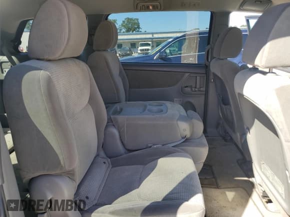 ✅ 2010 Toyota Sienna LE • VIN: 5TDKK4CC4AS321411 • Lot: 86668715. Wystawiony na Copart z przebiegiem 159 302 mil. Bezpłatny archiwum sprzedaży aukcyjnych z USA i szczegółowy raport historii pojazdu na DreamBid. Zdjęcie 11.