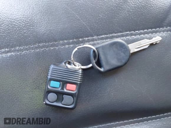 ✅ 2003 Ford Explorer XLT • VIN: 1FMZU73K43UC42848 • Lot: 43703265. Wystawiony na IAAI z przebiegiem 137 008 mil. Bezpłatny archiwum sprzedaży aukcyjnych z USA i szczegółowy raport historii pojazdu na DreamBid. Zdjęcie 11.