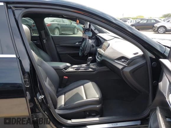 ✅ 2021 Cadillac CT4 Luxury • VIN: 1G6DK5RK6M0106605 • Lot: 42037889. Wystawiony na IAAI z przebiegiem 50 236 mil. Bezpłatny archiwum sprzedaży aukcyjnych z USA i szczegółowy raport historii pojazdu na DreamBid. Zdjęcie 5.