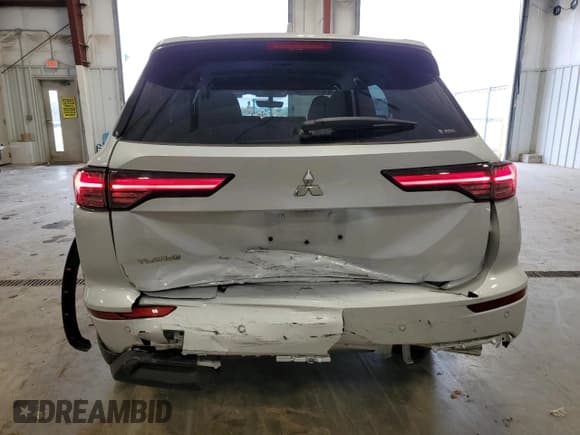 ✅ 2025 Mitsubishi Outlander SE • VIN: JA4J4UA82SZ021235 • Лот: 91822695. Опубликован ранее на Copart с пробегом 12 880 миль. Бесплатный доступ к архиву аукционных продаж из США и подробный отчёт об истории автомобиля на DreamBid. Изображение 6.