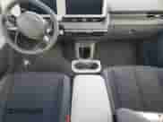 ✅ 2024 Hyundai Ioniq 5 SEL • VIN: KM8KN4DE7RU269041 • Lot: 74008014. Wystawiony na Copart z przebiegiem Nie podano mil. Skorzystaj z bezpłatnego archiwum sprzedaży aukcyjnych z USA i zobacz szczegółowy raport historii pojazdu na DreamBid. Zdjęcie 8.