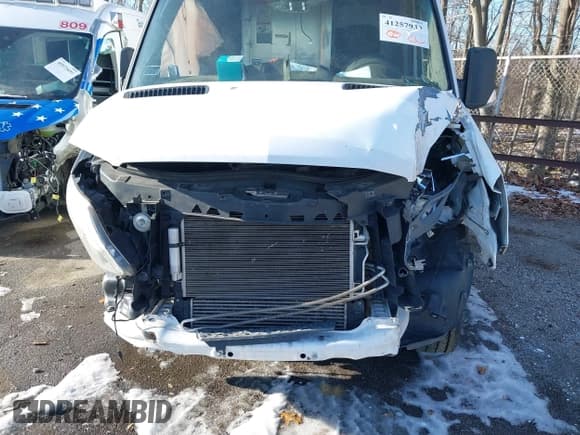 ✅ 2018 Mercedes-Benz Sprinter Cargo Worker • VIN: WD3PE8CD5JP598652 • Лот: 41257933. Опубликован ранее на IAAI с пробегом 334 917 миль. Бесплатный доступ к архиву аукционных продаж из США и подробный отчёт об истории автомобиля на DreamBid. Изображение 6.