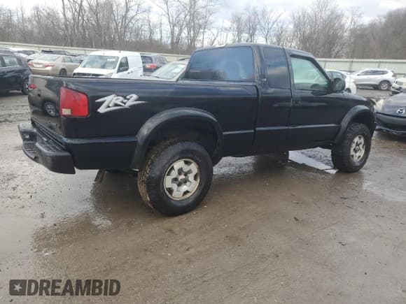 ✅ 2003 Chevrolet S-10 LS • VIN: 1GCCT19X238177410 • Лот: 46997755. Опубликован ранее на Copart с пробегом 122 325 миль. Бесплатный доступ к архиву аукционных продаж из США и подробный отчёт об истории автомобиля на DreamBid. Изображение 3.