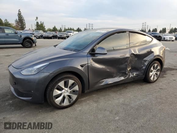 ✅ 2022 Tesla Model Y Long Range • VIN: 7SAYGDEE2NF555120 • Lot: 92503575. Wystawiony na Copart z przebiegiem 43 575 mil. Bezpłatny archiwum sprzedaży aukcyjnych z USA i szczegółowy raport historii pojazdu na DreamBid. Zdjęcie 1.