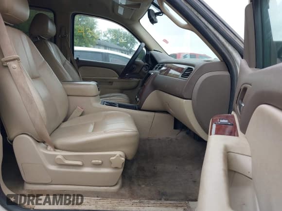 ✅ 2010 Chevrolet Suburban LT • VIN: 1GNUKJE32AR113764 • Lot: 43277102. Listed on IAAI with 297,432 mi. Free auction sales archive from the USA and detailed vehicle history report at DreamBid. Image 5.