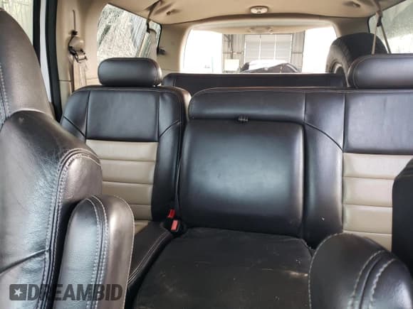 ✅ 2005 Ford Excursion Eddie Bauer • VIN: 1FMSU45PX5ED40143 • Lot: 90431755. Wystawiony na Copart z przebiegiem 201 046 mil. Bezpłatny archiwum sprzedaży aukcyjnych z USA i szczegółowy raport historii pojazdu na DreamBid. Zdjęcie 10.
