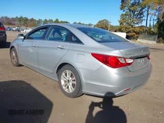 ✅ 2013 Hyundai Sonata GLS • VIN: 5NPEB4ACXDH725369 • Лот: 43543708. Опубликован ранее на IAAI с пробегом 142 680 миль. Бесплатный доступ к архиву аукционных продаж из США и подробный отчёт об истории автомобиля на DreamBid. Изображение 3.