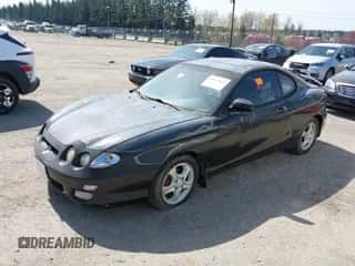 2000 Hyundai Tiburon z VIN KMHJG35F5YU191588, wystawiony jako IAAI lot #41934653 z przebiegiem 161 590 mil mil oraz . Historia ofert i sprzedaży dostępna na DreamBid. Obrazek 2.