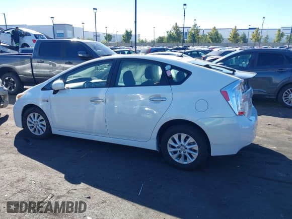 ✅ 2014 Toyota Prius • VIN: JTDKN3DP2E3052772 • Lot: 43462216. Listed on IAAI with 122,580 mi. Free auction sales archive from the USA and detailed vehicle history report at DreamBid. Image 15.