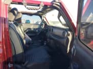 ✅ 2021 Jeep Wrangler Unlimited Willys • VIN: 1C4HJXDM7MW729606 • Lot: 41294338. Wystawiony na IAAI z przebiegiem Nie podano. Bezpłatny archiwum sprzedaży aukcyjnych z USA i szczegółowy raport historii pojazdu na DreamBid. Zdjęcie 5.