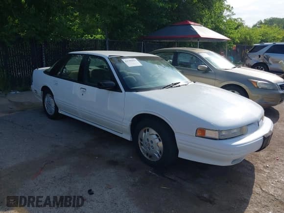 ✅ 1997 Oldsmobile Cutlass Supreme Series II • VIN: 1G3WH52M4VF327067 • Lot: 42709655. Wystawiony na IAAI z przebiegiem 176 945 mil. Bezpłatny archiwum sprzedaży aukcyjnych z USA i szczegółowy raport historii pojazdu na DreamBid. Zdjęcie 1.