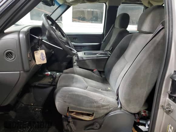 ✅ 2005 Chevrolet Silverado 1500 LS • VIN: 1GCEK19V05Z305800 • Lot: 86966714. Wystawiony na Copart z przebiegiem 340 587 mil mil. Skorzystaj z bezpłatnego archiwum sprzedaży aukcyjnych z USA i zobacz szczegółowy raport historii pojazdu na DreamBid. Zdjęcie 7.