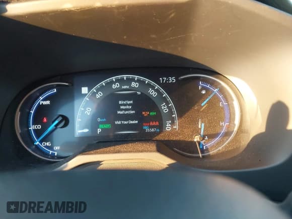 ✅ 2024 Toyota RAV4 Hybrid XLE • VIN: JTMRWRFV3RJ058950 • Lot: 43411788. Wystawiony na IAAI z przebiegiem 35 587 mil. Bezpłatny archiwum sprzedaży aukcyjnych z USA i szczegółowy raport historii pojazdu na DreamBid. Zdjęcie 7.