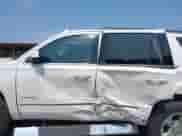 2019 Chevrolet Tahoe LT z VIN 1GNSKBKC5KR153517, wystawiony jako IAAI lot #42390642 z przebiegiem 52 034 mil mil oraz . Historia ofert i sprzedaży dostępna na DreamBid. Obrazek 14.