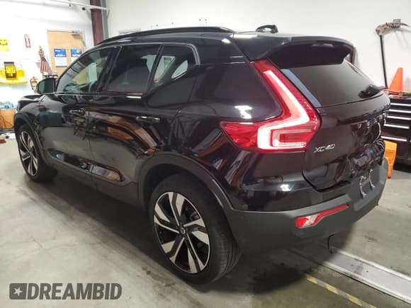 ✅ 2025 Volvo XC40 Plus Dark Theme • VIN: YV4L12UC5S2499988 • Lot: 57874585. Listed on Copart with 14,438 mi. Free auction sales archive from the USA and detailed vehicle history report at DreamBid. Image 2.