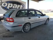 ✅ 2001 Volvo V40 • VIN: YV1VW29571F734092 • Lot: 66326375. Wystawiony na Copart z przebiegiem 237 390 mil. Bezpłatny archiwum sprzedaży aukcyjnych z USA i szczegółowy raport historii pojazdu na DreamBid. Zdjęcie 3.