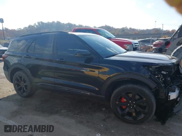 ✅ 2023 Ford Explorer ST • VIN: 1FM5K8GC9PGA26088 • Lot: 43704091. Wystawiony na IAAI z przebiegiem 41 033 mil. Bezpłatny archiwum sprzedaży aukcyjnych z USA i szczegółowy raport historii pojazdu na DreamBid. Zdjęcie 13.