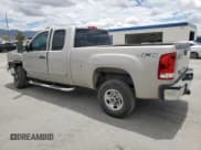 ✅ 2008 GMC Sierra 2500HD SLE1 • VIN: 1GTHK29K58E118167 • Лот: 59136575. Опубликован ранее на Copart с пробегом 139 223 миль. Бесплатный доступ к архиву аукционных продаж из США и подробный отчёт об истории автомобиля на DreamBid. Изображение 2.