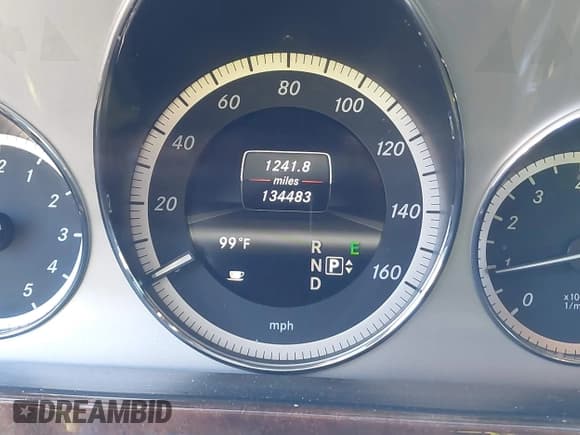 ✅ 2013 Mercedes-Benz E 350 Sport • VIN: WDDHF5KB8DA757022 • Lot: 43523418. Wystawiony na IAAI z przebiegiem 134 483 mil. Bezpłatny archiwum sprzedaży aukcyjnych z USA i szczegółowy raport historii pojazdu na DreamBid. Zdjęcie 7.