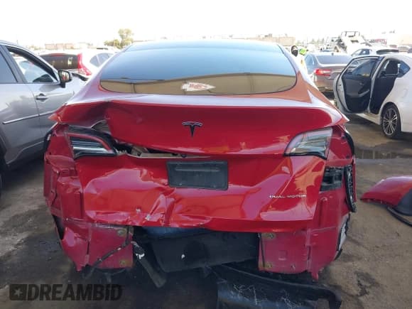 ✅ 2021 Tesla Model Y Long Range • VIN: 5YJYGDEEXMF285369 • Lot: 42895471. Listed on IAAI with Not provided. Free auction sales archive from the USA and detailed vehicle history report at DreamBid. Image 17.