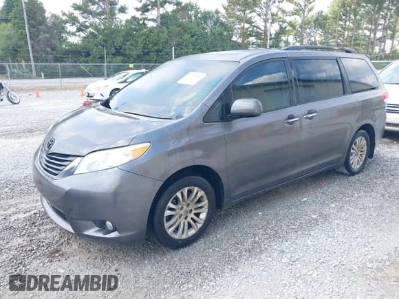 ✅ 2011 Toyota Sienna XLE AAS • VIN: 5TDYK3DC1BS122532 • Lot: 43271960. Listed on IAAI with 229,353 mi. Free auction sales archive from the USA and detailed vehicle history report at DreamBid. Image 2.