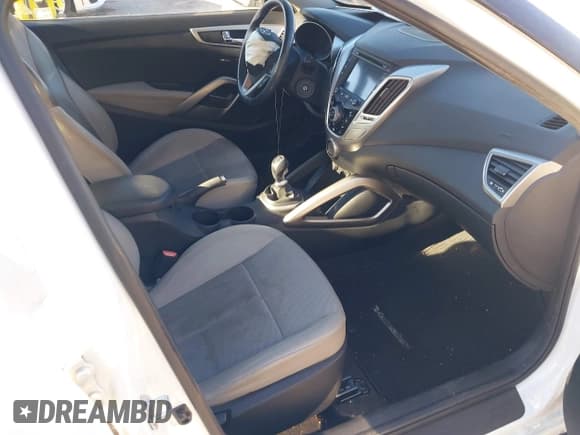 ✅ 2014 Hyundai Veloster • VIN: KMHTC6AD7EU186009 • Lot: 41346821. Wystawiony na IAAI z przebiegiem 59 185 mil. Bezpłatny archiwum sprzedaży aukcyjnych z USA i szczegółowy raport historii pojazdu na DreamBid. Zdjęcie 5.