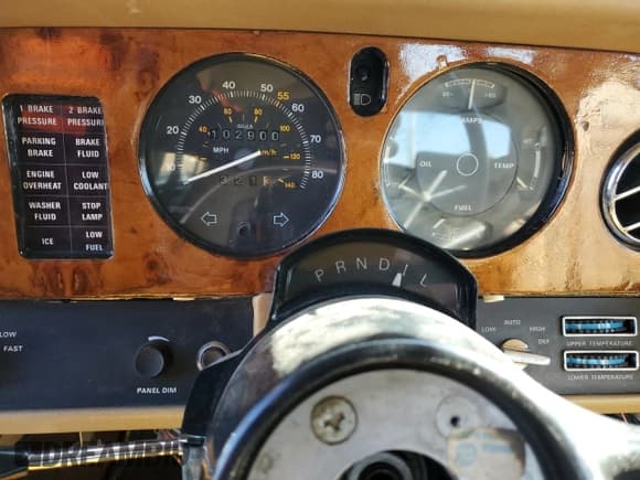 ✅ 1979 Rolls-Royce Silver Seraph • VIN: SRK39237 • Лот: 82617014. Опубликован ранее на Copart с пробегом 102 900 миль. Бесплатный доступ к архиву аукционных продаж из США и подробный отчёт об истории автомобиля на DreamBid. Изображение 9.