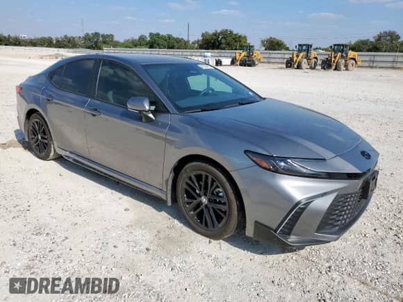 2025 Toyota Camry SE with VIN 4T1DAACK7SU551132, listed as a Copart auction lot 81934675 with 9,997 mi miles and Salvage title. Bid and sale history available at DreamBid. Image 4.