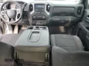 ✅ 2022 Chevrolet Silverado 1500 Custom Trail Boss • VIN: 1GCPYCEL0NZ151838 • Lot: 66015645. Wystawiony na Copart z przebiegiem 69 158 mil. Bezpłatny archiwum sprzedaży aukcyjnych z USA i szczegółowy raport historii pojazdu na DreamBid. Zdjęcie 8.