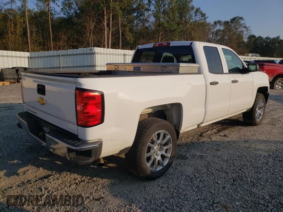 ✅ 2018 Chevrolet Silverado 1500 LS • VIN: 1GCRCNEH9JZ304760 • Лот: 74783564. Опубликован ранее на Copart с пробегом 179 175 миль. Бесплатный доступ к архиву аукционных продаж из США и подробный отчёт об истории автомобиля на DreamBid. Изображение 3.