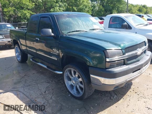 ✅ 2003 Chevrolet Silverado 2500HD LS • VIN: 1GCHC29U03E166456 • Lot: 42236591. Wystawiony na IAAI z przebiegiem Nie podano. Bezpłatny archiwum sprzedaży aukcyjnych z USA i szczegółowy raport historii pojazdu na DreamBid. Zdjęcie 1.
