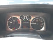 ✅ 2006 Hummer H3 • VIN: 5GTDN136468122825 • Lot: 43441008. Wystawiony na IAAI z przebiegiem 187 511 mil. Bezpłatny archiwum sprzedaży aukcyjnych z USA i szczegółowy raport historii pojazdu na DreamBid. Zdjęcie 7.