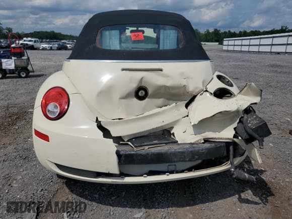 ✅ 2006 Volkswagen Beetle • VIN: 3VWRF31Y96M330010 • Lot: 64949335. Wystawiony na Copart z przebiegiem 131 107 mil. Bezpłatny archiwum sprzedaży aukcyjnych z USA i szczegółowy raport historii pojazdu na DreamBid. Zdjęcie 6.