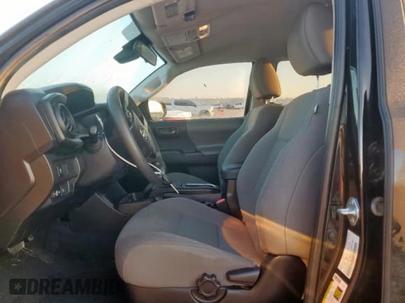 ✅ 2022 Toyota Tacoma SR • VIN: 3TYAX5GN8NT060518 • Lot: 80167975. Wystawiony na Copart z przebiegiem 55 405 mil. Bezpłatny archiwum sprzedaży aukcyjnych z USA i szczegółowy raport historii pojazdu na DreamBid. Zdjęcie 7.