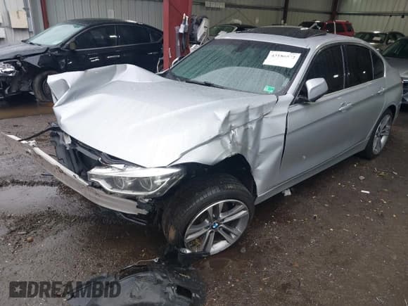 ✅ 2018 BMW 3 Series 330i xDrive • VIN: WBA8D9G52JNU70237 • Лот: 43186572. Опубликован ранее на IAAI с пробегом 102 985 миль. Бесплатный доступ к архиву аукционных продаж из США и подробный отчёт об истории автомобиля на DreamBid. Изображение 18.