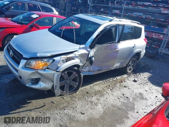 ✅ 2010 Toyota RAV4 Sport • VIN: JTMWF4DV9A5028941 • Lot: 41200105. Wystawiony na IAAI z przebiegiem 134 658 mil. Bezpłatny archiwum sprzedaży aukcyjnych z USA i szczegółowy raport historii pojazdu na DreamBid. Zdjęcie 17.