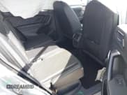 ✅ 2023 Volkswagen Tiguan SE • VIN: 3VV2B7AX0PM034519 • Lot: 41723470. Wystawiony na IAAI z przebiegiem 17 250 mil. Bezpłatny archiwum sprzedaży aukcyjnych z USA i szczegółowy raport historii pojazdu na DreamBid. Zdjęcie 8.