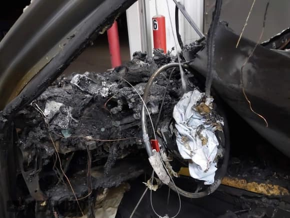 ✅ 2012 BMW 7 Series 750Li • VIN: WBAKB8C54CC963461 • Lot: 40535337. Wystawiony na IAAI z przebiegiem Nie podano. Bezpłatny archiwum sprzedaży aukcyjnych z USA i szczegółowy raport historii pojazdu na DreamBid. Zdjęcie 7.