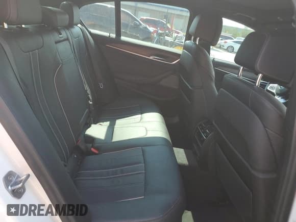 ✅ 2020 BMW 5 Series M550i xDrive • VIN: WBAJS7C02LBN96544 • Lot: 64272345. Wystawiony na Copart z przebiegiem 42 734 mil. Bezpłatny archiwum sprzedaży aukcyjnych z USA i szczegółowy raport historii pojazdu na DreamBid. Zdjęcie 10.