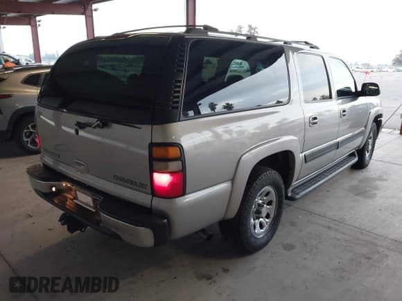 ✅ 2005 Chevrolet Suburban Z71 • VIN: 3GNFK16Z65G212590 • Lot: 43670546. Wystawiony na IAAI z przebiegiem 157 887 mil. Bezpłatny archiwum sprzedaży aukcyjnych z USA i szczegółowy raport historii pojazdu na DreamBid. Zdjęcie 4.