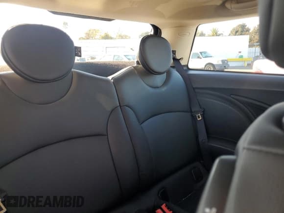 ✅ 2013 MINI Hardtop • VIN: WMWSU3C55DT689959 • Лот: 93443645. Опубликован ранее на Copart с пробегом 86 934 миль. Бесплатный доступ к архиву аукционных продаж из США и подробный отчёт об истории автомобиля на DreamBid. Изображение 10.