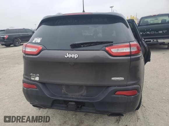 ✅ 2016 Jeep Cherokee Latitude • VIN: 1C4PJMCS0GW332317 • Лот: 45308935. Опубликован ранее на Copart с пробегом 141 688 миль. Бесплатный доступ к архиву аукционных продаж из США и подробный отчёт об истории автомобиля на DreamBid. Изображение 6.