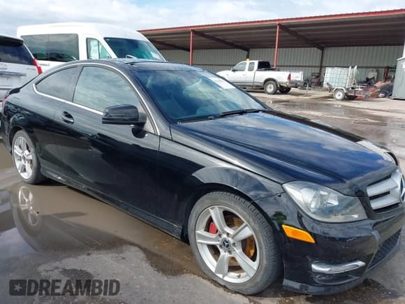 ✅ 2013 Mercedes-Benz C 250 • VIN: WDDGJ4HB5DF965843 • Lot: 42318175. Wystawiony na IAAI z przebiegiem 60 035 mil. Bezpłatny archiwum sprzedaży aukcyjnych z USA i szczegółowy raport historii pojazdu na DreamBid. Zdjęcie 1.