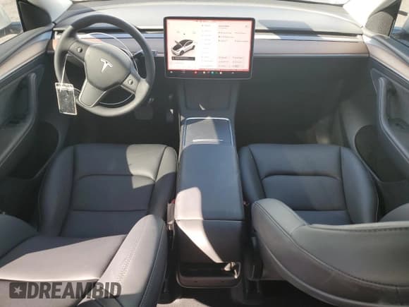 ✅ 2025 Tesla Model Y Long Range • VIN: 7SAYGDED0SF317009 • Lot: 81334365. Wystawiony na Copart z przebiegiem 3 738 mil. Bezpłatny archiwum sprzedaży aukcyjnych z USA i szczegółowy raport historii pojazdu na DreamBid. Zdjęcie 8.