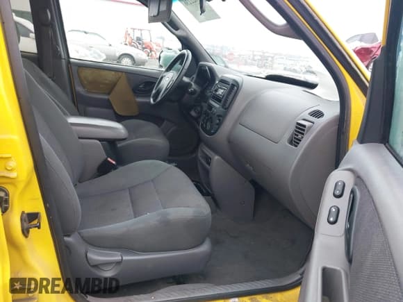 ✅ 2002 Ford Escape XLT Choice • VIN: 1FMYU041X2KE00743 • Lot: 43822236. Listed on IAAI with 130,659 mi. Free auction sales archive from the USA and detailed vehicle history report at DreamBid. Image 5.