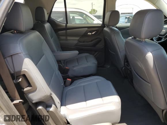 ✅ 2021 Chevrolet Traverse LT • VIN: 1GNERHKW7MJ132336 • Lot: 61870025. Wystawiony na Copart z przebiegiem 60 637 mil. Bezpłatny archiwum sprzedaży aukcyjnych z USA i szczegółowy raport historii pojazdu na DreamBid. Zdjęcie 10.